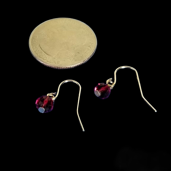 Viola Lips Pendant Short Chain Necklace Set - Picture 2 of 10